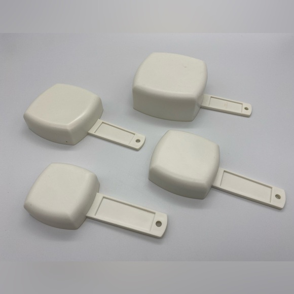 Set of 4 Vintage Pillsbury Doughboy Measuring Cups - Picture 9 of 12